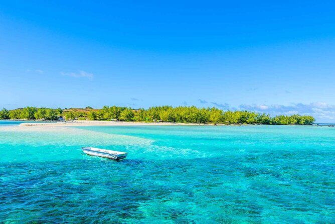 3 North Islands Catamaran Cruise with Lunch & Drinks on island. - Sailing out of Grand Baie: what the 7-hour day really feels like