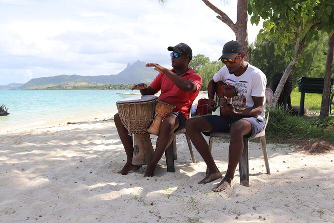 5 island tour all inclusive with Ile aux cerfs and snorkeling - Speedboat pace and comfort: fast legs, active day
