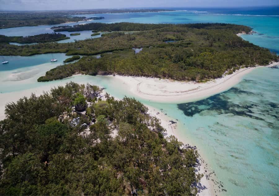 5 Islands Boat Trip, Snorkeling and Lunch on Ile aux Cerfs - Blue Bay Marine Park snorkeling: clear water and real comfort