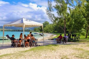 5 Islands Speedboat Cruise incl. Snorkeling in Blue Bay + Lunch at Ile aux Cerfs - Start at Blue Alizé Catamaran in Trou d’Eau Douce