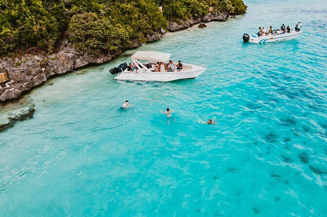 5 Islands Speedboat Cruise incl. Snorkeling in Blue Bay + Lunch at Ile aux Cerfs - Ile aux Fouqets Lighthouse (Ile Phare): Dutch-era discovery, naval history
