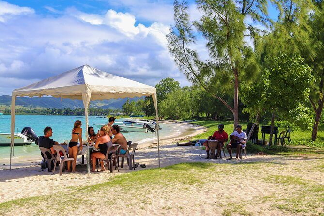 5 Islands Speedboat Cruise incl. Snorkeling in Blue Bay + Lunch at Ile aux Cerfs - Start at Blue Alizé Catamaran in Trou d’Eau Douce