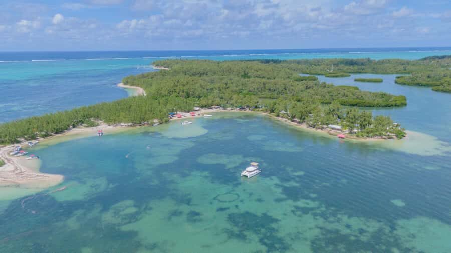 5 Islands Speedboat Cruise, Snorkeling + Lunch & Open Bar - Ile aux Aigrettes Nature Reserve: Open Bar Plus a Protected-Swim Feel