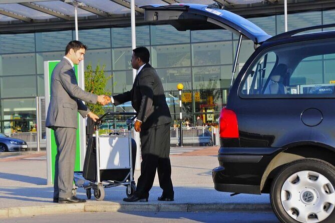 Airport & Hotel Transfers: Private with WIFI Facilities - Meet-and-Greet at Mauritius Airport: Get Your Bearings Fast