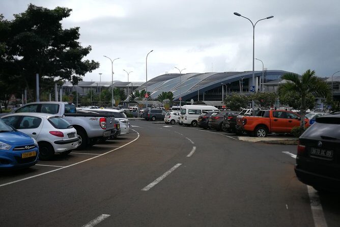 Airport & Hotels Transfers - The airport meet-up that saves your first hour
