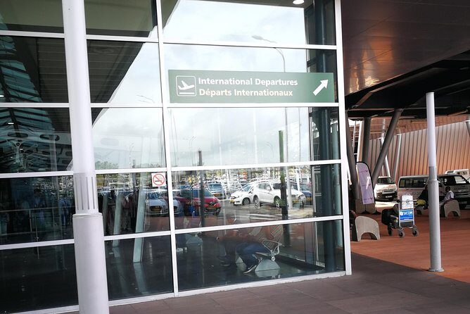 Airport & Hotels Transfers - Inside the car: air-conditioning, comfort, and no surprise crowding