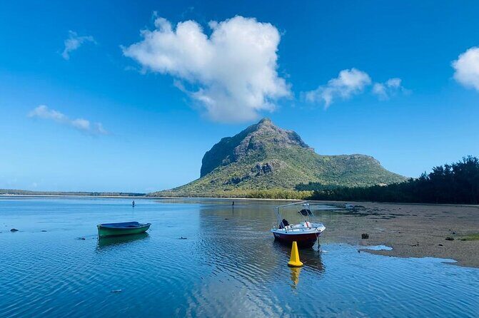 All Inclusive Full Day Tour: Chamarel Rhumrie,7-Coloured & Lunch - Price and logistics: what your $120 really buys