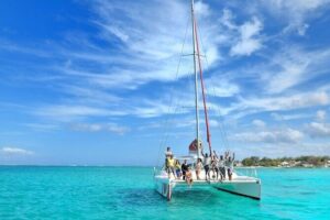 Catamaran Cruise: Isle aux Cerfs, Including BBQ Lunch, in Mauritius - Boat day comfort: how a 30-person cruise changes the feel