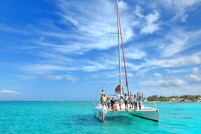 Catamaran Cruise: Isle aux Cerfs, Including BBQ Lunch, in Mauritius - Boat day comfort: how a 30-person cruise changes the feel