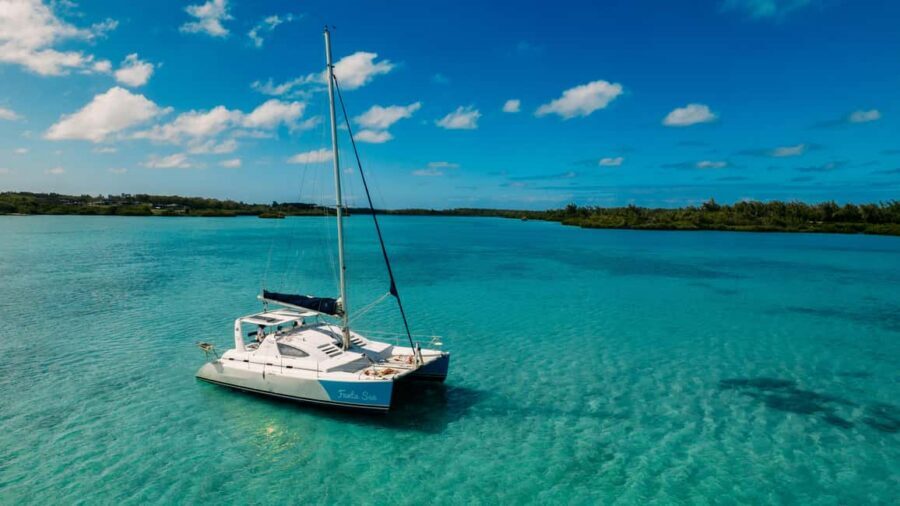Catamaran Cruise to île aux Cerfs w Dolphins watch & Lunch - Why Île aux Cerfs works as a full day out