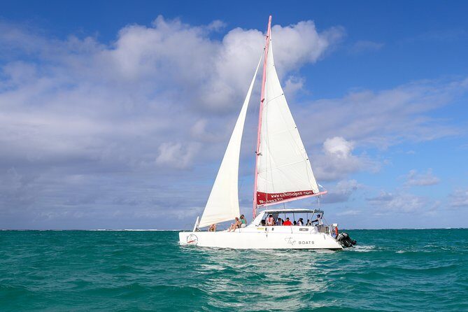 Catamaran cruise to Ile aux cerfs with bbq lunch - The GRSE waterfall area: the cruising portion you actually get to enjoy