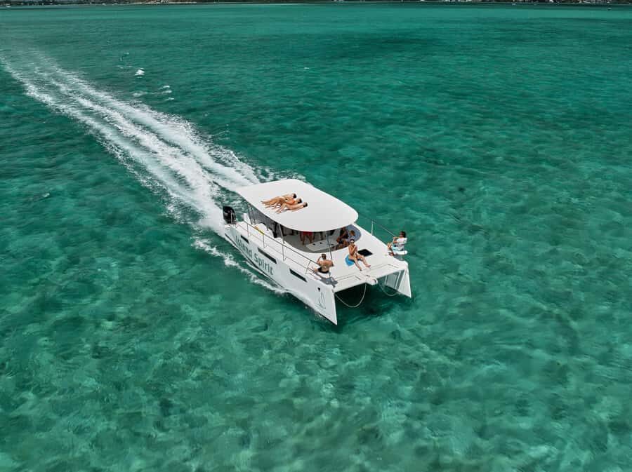 Catamaran Mauritius: South East 5 Islands Catamaran Cruises - Grand River South East Waterfall: a quick photo-and-refresh moment
