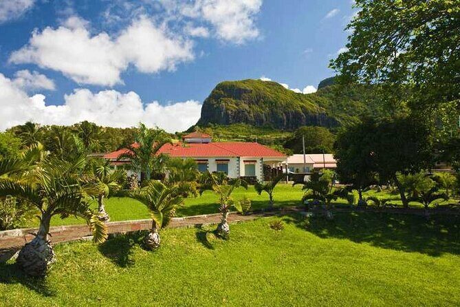 East of Mauritius: Full Day Scenic Tour with Lunch & Glass Bottom - Floreal factory shops: diamonds and tourist shopping in one pass