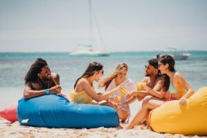 EAST Shared Cruise : OCÉANE Full day catamaran to Ile aux Cerfs - Getting on Board at Pointe Maurice (9:00 am) and Timing Your Day