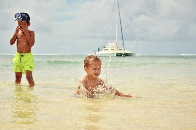 EAST Shared Cruise : OCÉANE Full day catamaran to Ile aux Cerfs - Price and Value: Is $77.82 a Fair Deal for This Full Day?