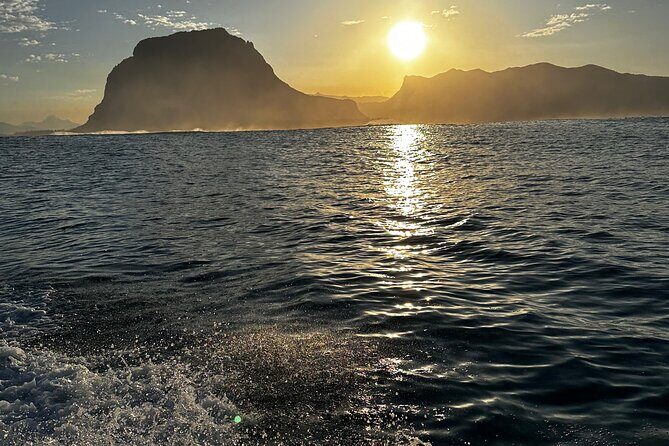 Eco-friendly Dolphin Watching Tour in Mauritius - Snorkeling the lagoon: when the sea turns into a live classroom