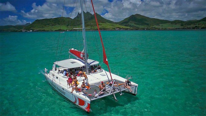 Full-Day Catamaran Cruise to Île aux Cerfs with BBQ Lunch - The snorkeling stop before the island