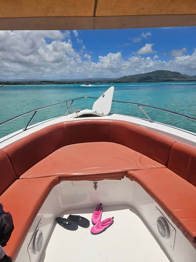 FULL-DAY CATASPEED - East Lagoon cruise including transfer. - Ile aux Phares Lighthouse and Ile de la Passe: scenery stops with island variety
