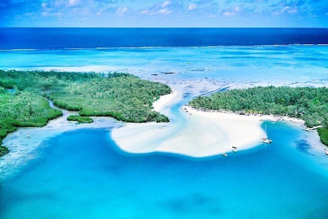 Full Day Ile aux Cerfs Speedboat Trip With Hotel Transfers (Private or Shared) - Who should book this Ile aux Cerfs speedboat day