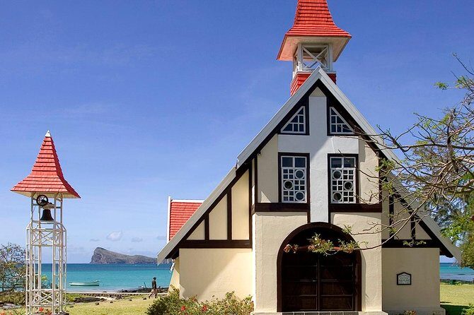Full Day North Private Guided Tour Mauritius: including lunch - Kaylasson Tamil Temple: a short stop with unusual symbolism