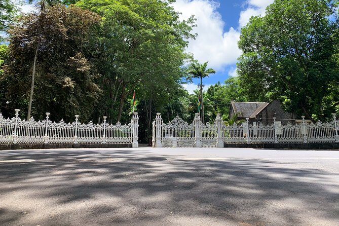 Full Day Private custom Tour with Drive-Guide in Mauritius - Admission Ticket Included: What That Means for Your Budget