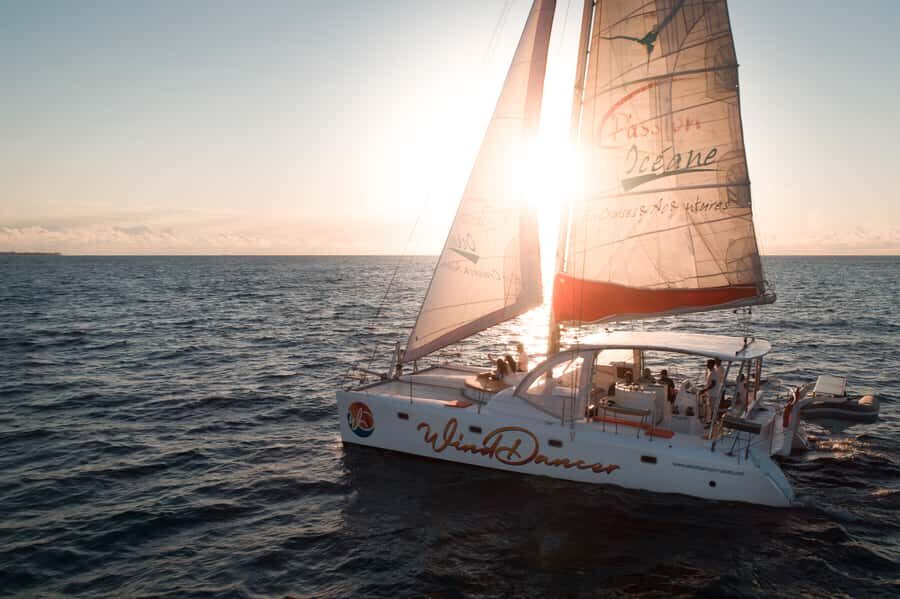 Grand Baie: Cocktail & Sunset Catamaran Cruise - Grand Baie sunset on a catamaran: why this works