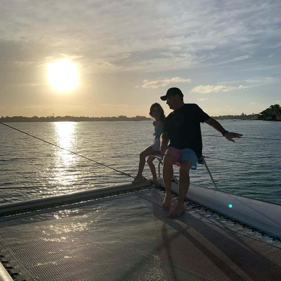 Grand Baie: Cocktail & Sunset Catamaran Cruise - Getting to the boat: Wind Dancer at Grand Baie Public Beach