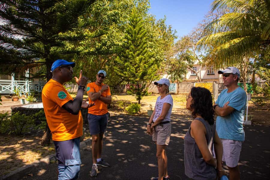 Grand Baie: Guided Walking Food Tour - Four seated tastings of Mauritian classics you can’t fake