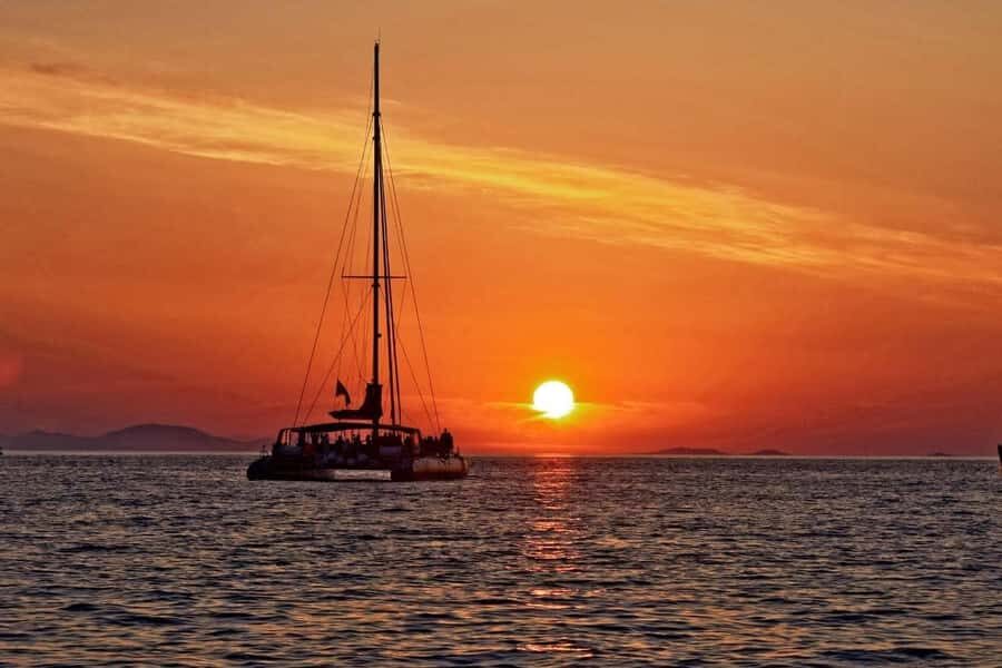 Grand Bay: BBQ Dinner on Catamaran & Short Sunset Tour - Charcoal BBQ Dinner and Drinks: what the food feels like
