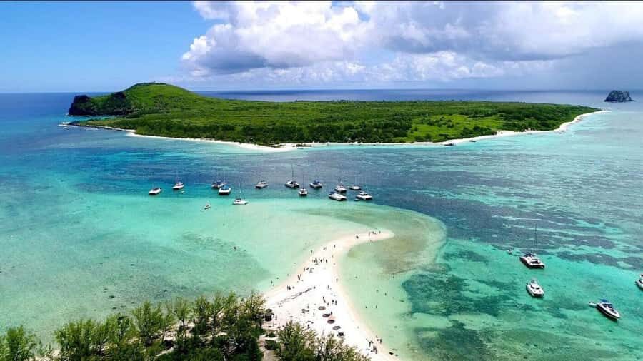 Grand Bay: Catamaran Cruise to Flat Island with BBQ Lunch - The BBQ lunch on Île Plate: fish, chicken, salad, dessert, drinks