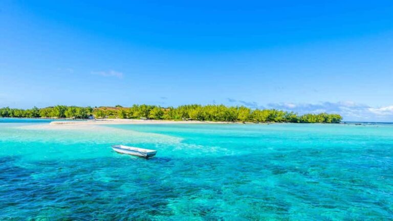Grand Bay: Catamaran Cruise to Flat Island with BBQ Lunch - Meeting on Grand Baie’s beach: getting to the catamaran