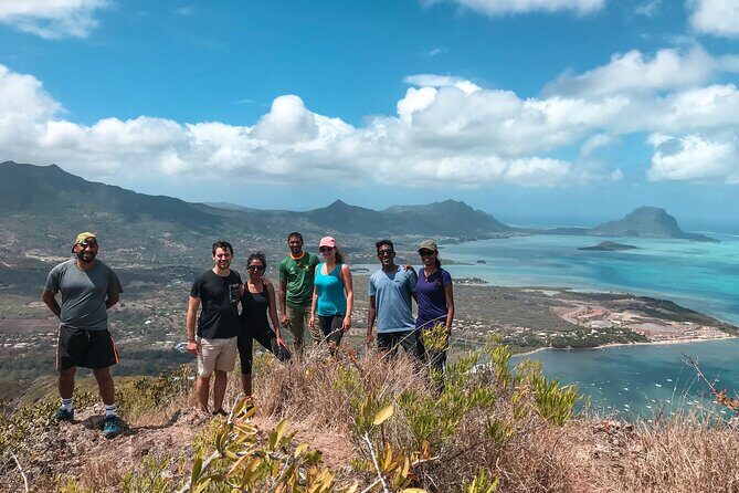 Hiking La Tourelle Mountain in Mauritius - La Tourelle de Tamarin: two worlds in one guided climb