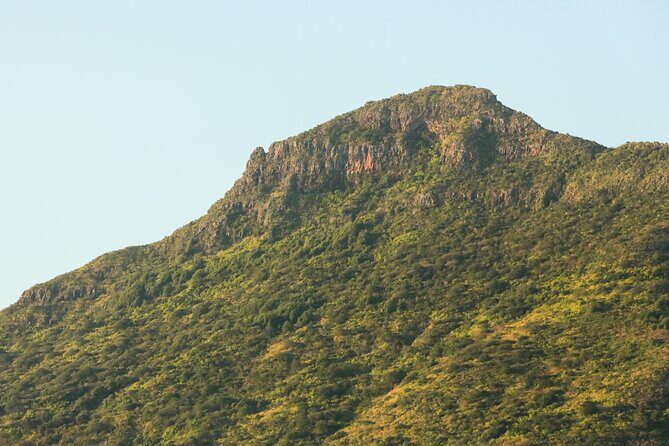Hiking La Tourelle Mountain in Mauritius - Landslides with ropes: how the guide keeps it safe