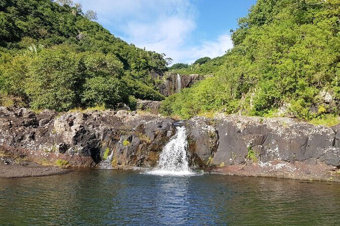 Hiking Trip Full-Day: The Magnificent 7 Waterfalls Sept Cascades including Lunch - What to pack for a Tamarind Falls swim-hike day