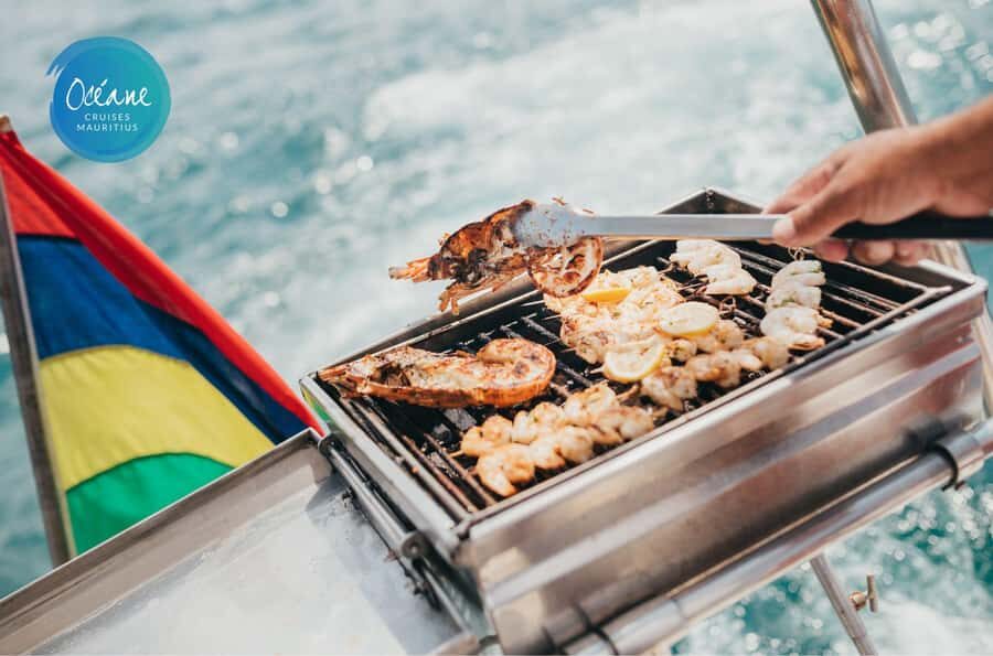 Ile Aux Bénitiers : Private Catamaran Cruise & Gourmet Lunch - Morne and Black River Views: Why the Morning Matters