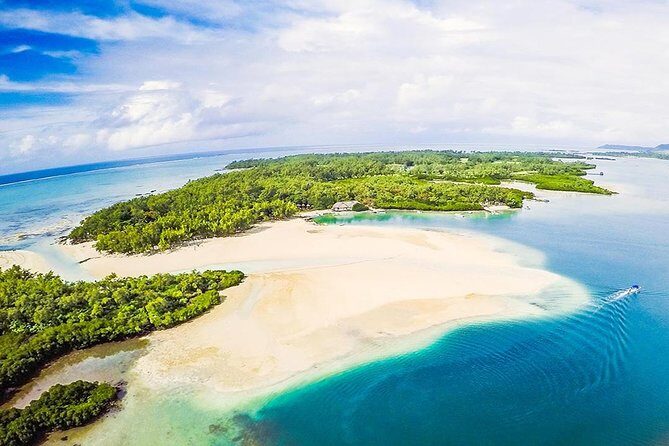 Ile aux Cerf: Speed boat with Parasailing & Tube Riding and Lunch - Price and Value: What $152.69 Really Buys You