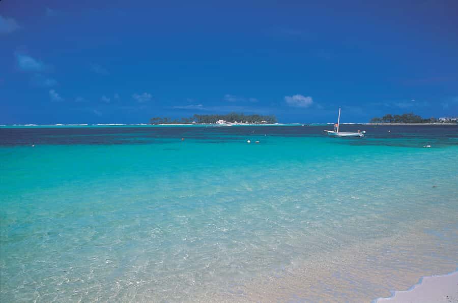 Ile aux Cerfs: Island & Waterfall Speedboat Tour with Lunch - Speedboat Start: Trou d’Eau Douce, Four A Chaux, then straight to the river