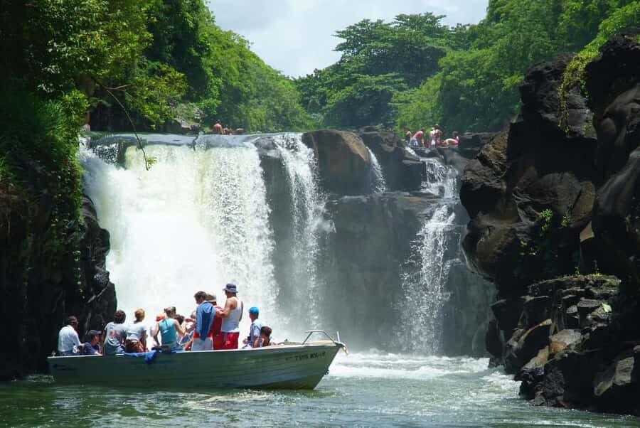 Ile aux Cerfs: Island & Waterfall Speedboat Tour with Lunch - Practical tips to make the day easier