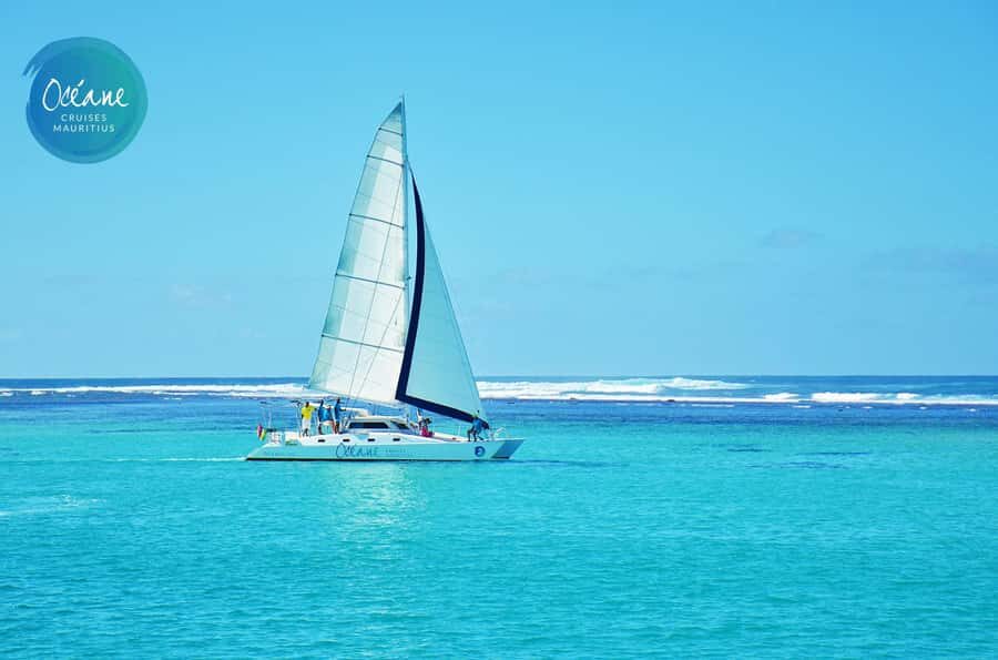 Île aux Cerfs: Private Catamaran Cruise with Gourmet Lunch - Price and Value for a Private Group Up to 6