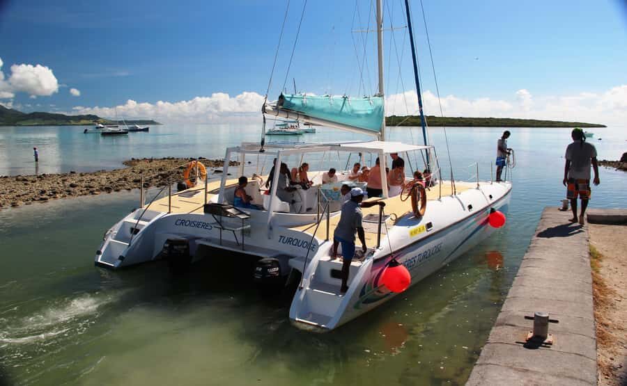 Ile aux Cerfs: The very best day by catamaran. - A 7-hour catamaran loop designed for sea time (and not stress)