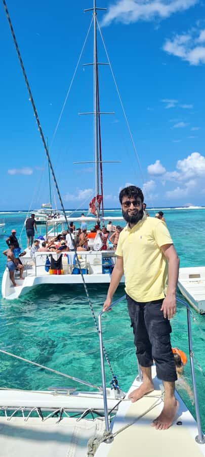 Ilot Gabriel: Catamaran Cruise & BBQ Lunch - Crew, vibe, and boat conditions: what to expect day-of