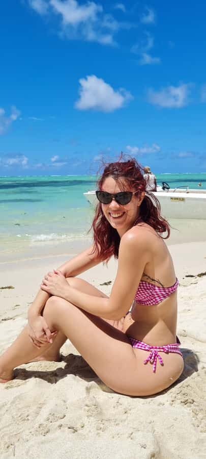 La Preneuse: Dolphin Swimming and Snorkeling Speedboat Trip - When dolphin time gets hectic: setting expectations in the real world