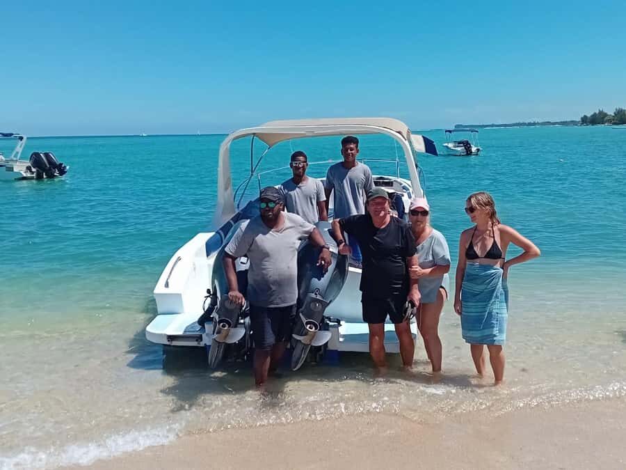 La Preneuse: Dolphin Watching and Snorkeling Speedboat Tour - Practical tips: packing, sun safety, and water clarity