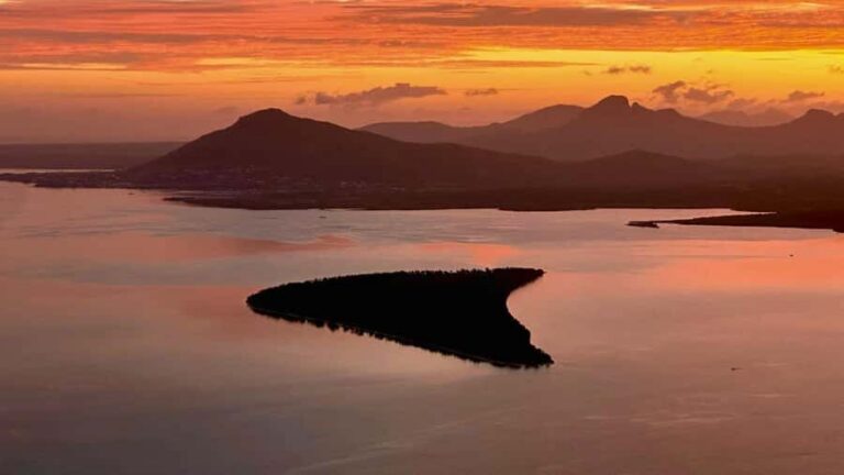 Le Morne Brabant Sunrise Hike - Meeting at Wapalapam Island Eatery and the short drive to the trailhead