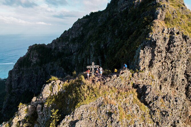 Le Morne Mountain Sunrise Hike & Climb - Start to finish: from Slave Route Monument to Kite Lagoon