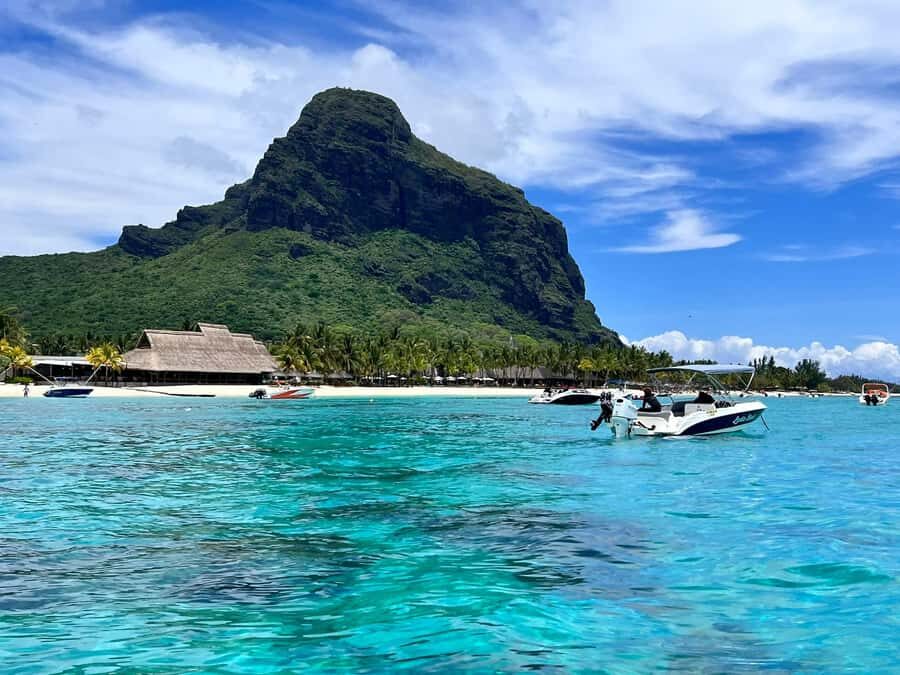 Le Morne: Private Boat Tour Dolphin-Watching & swimming - Le Morne from the sea: the view you don’t get from shore