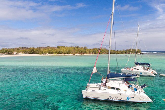 Luxury Catamaran Cruise: The Northern Islands - Stop 1: Ilot Gabriel beach break and that first taste of island time