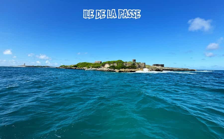 Mauritius: 5 Islands of the East Speedboat Tour with BBQ - Snorkeling near Île aux Aigrettes: gear provided, landing not always needed