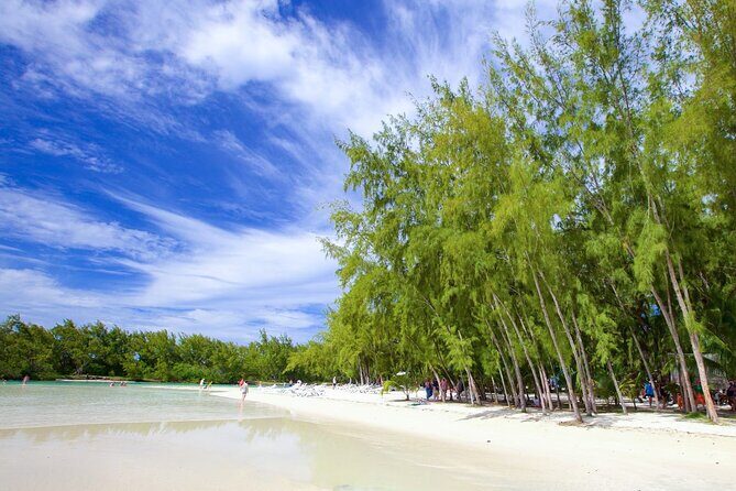 Mauritius Catamaran Cruise to Ile Aux Cerfs with BBQ Lunch - The Hectic Parts: Pickup Timing and Catamaran Space