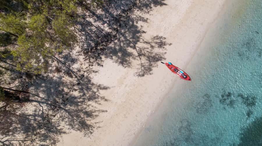 Mauritius: Guided Kayak tour to Benitiers Island - Who should book this kayak tour to Benitiers and Crystal Rock